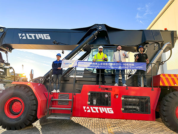 Boosting Port Construction: LTMG Technical Team Assists in Assembling Reach Stackers in Azerbaijan